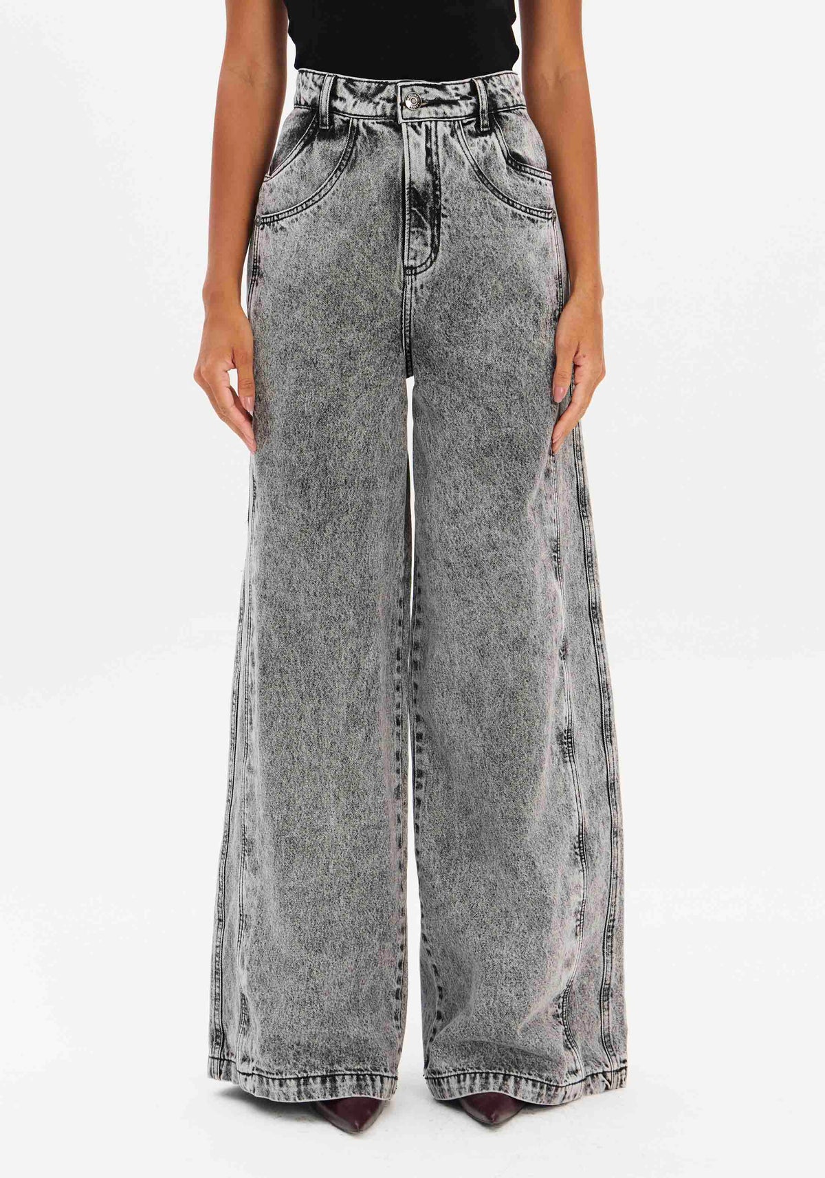 Super Baggy Mid-Rise Cotton Jeans Lança Perfume