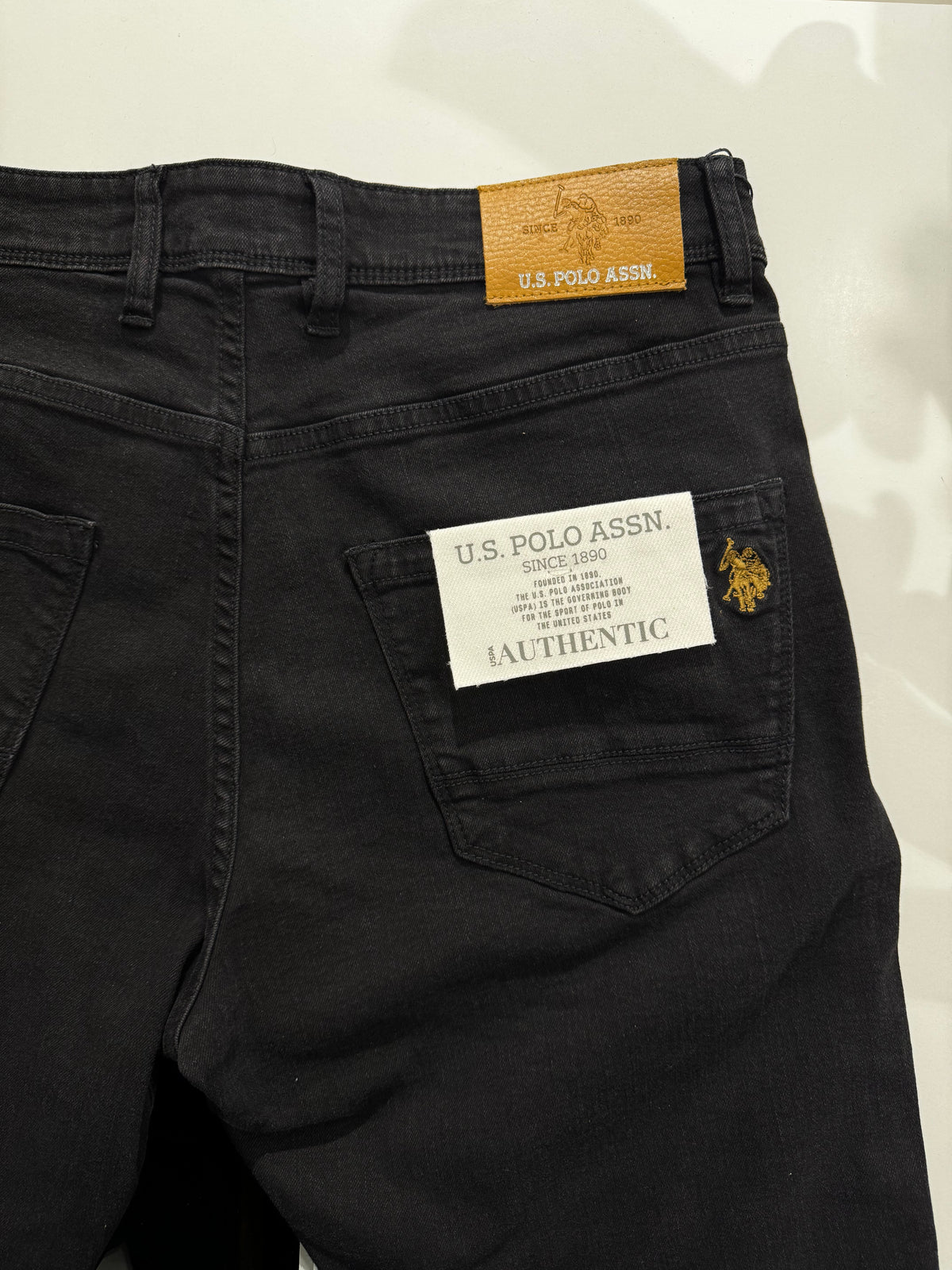 Calça de ganga preta de corte afunilado da US Polo Assn.