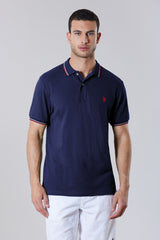 Polo com detalhe na gola U.S. Polo