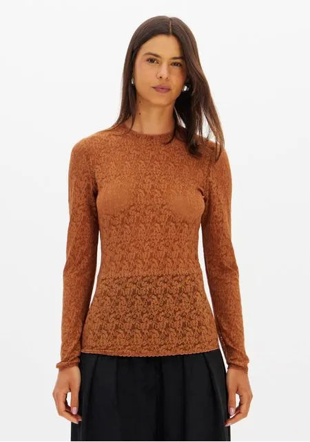 Long-Sleeve Lace Fitted Top Lança Perfume