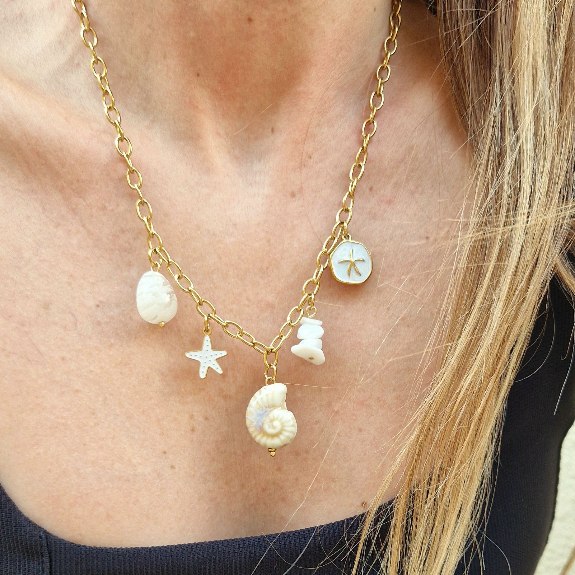 Beige Snail Charm Necklace – Charms Collection Jetlag