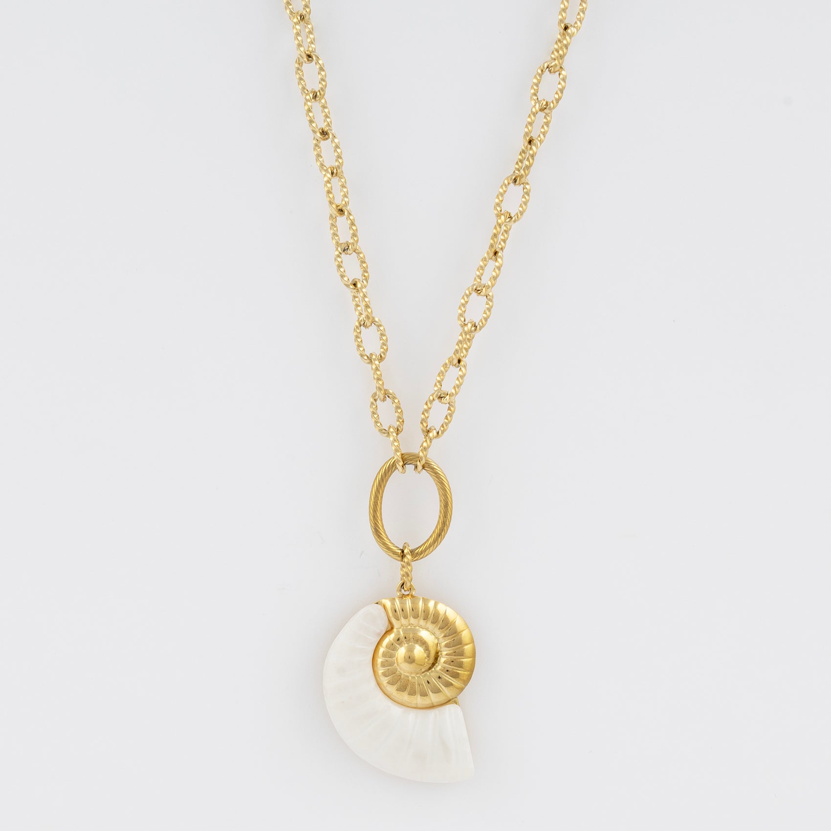 White Seashell & Gold Necklace Jetlag