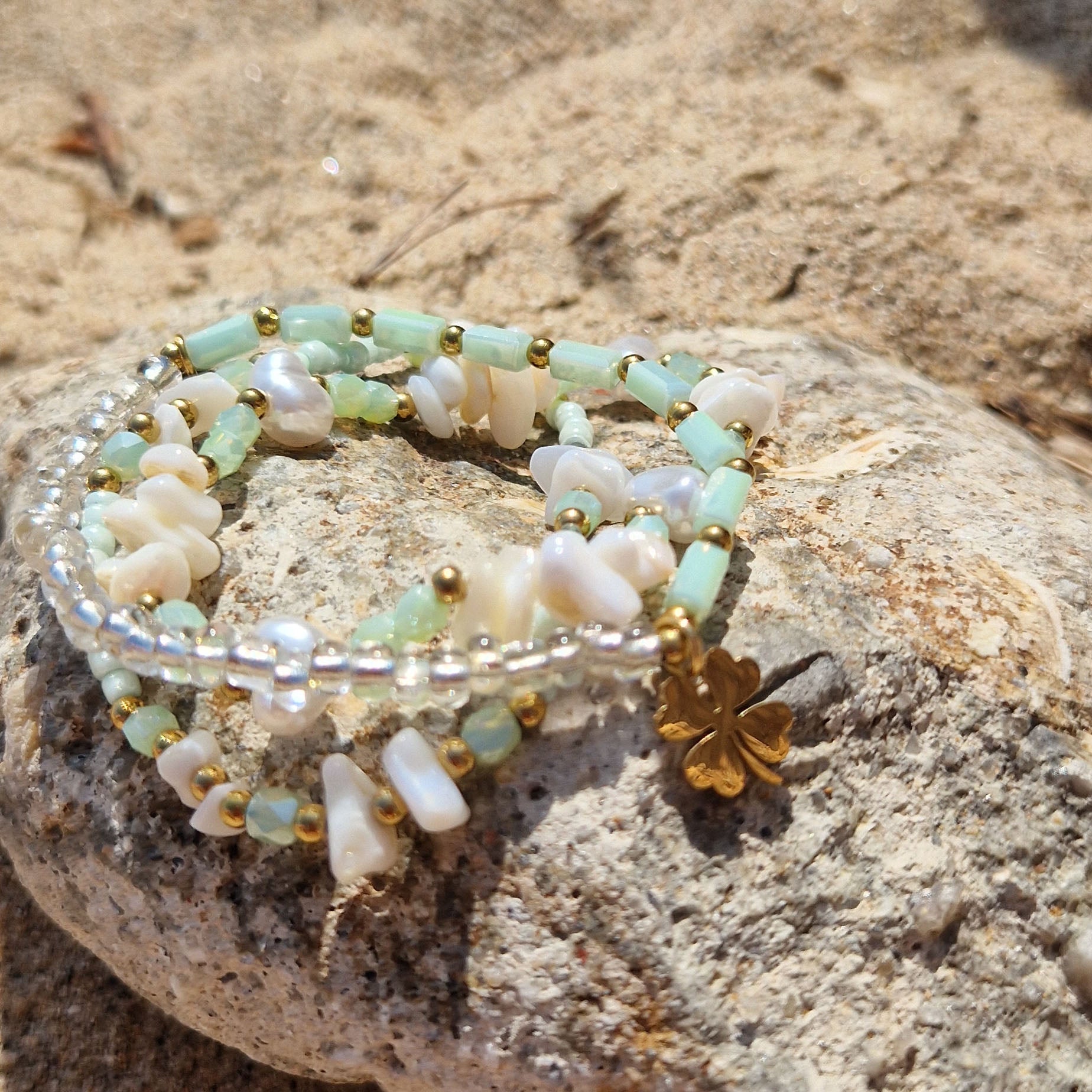 3-in-1 Beaded Bracelet with Clover Charm Jetlag