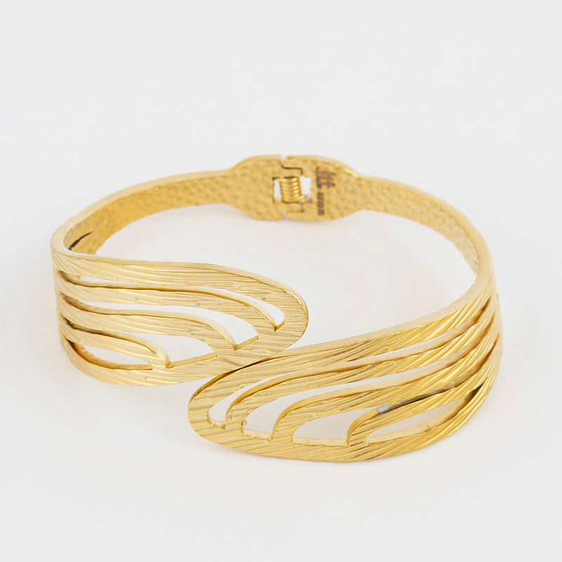 Wide Leaf Design Bracelet with Easy Spring Closure Jetlag