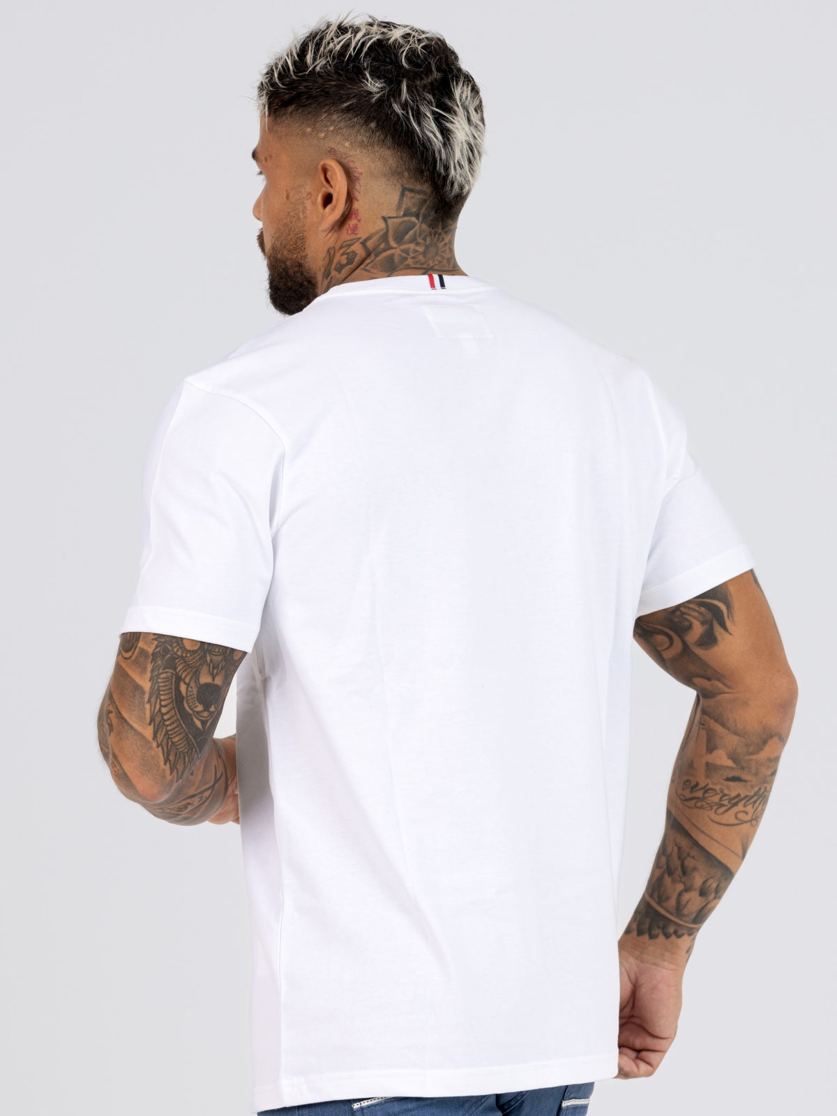 T-shirt branca SMK