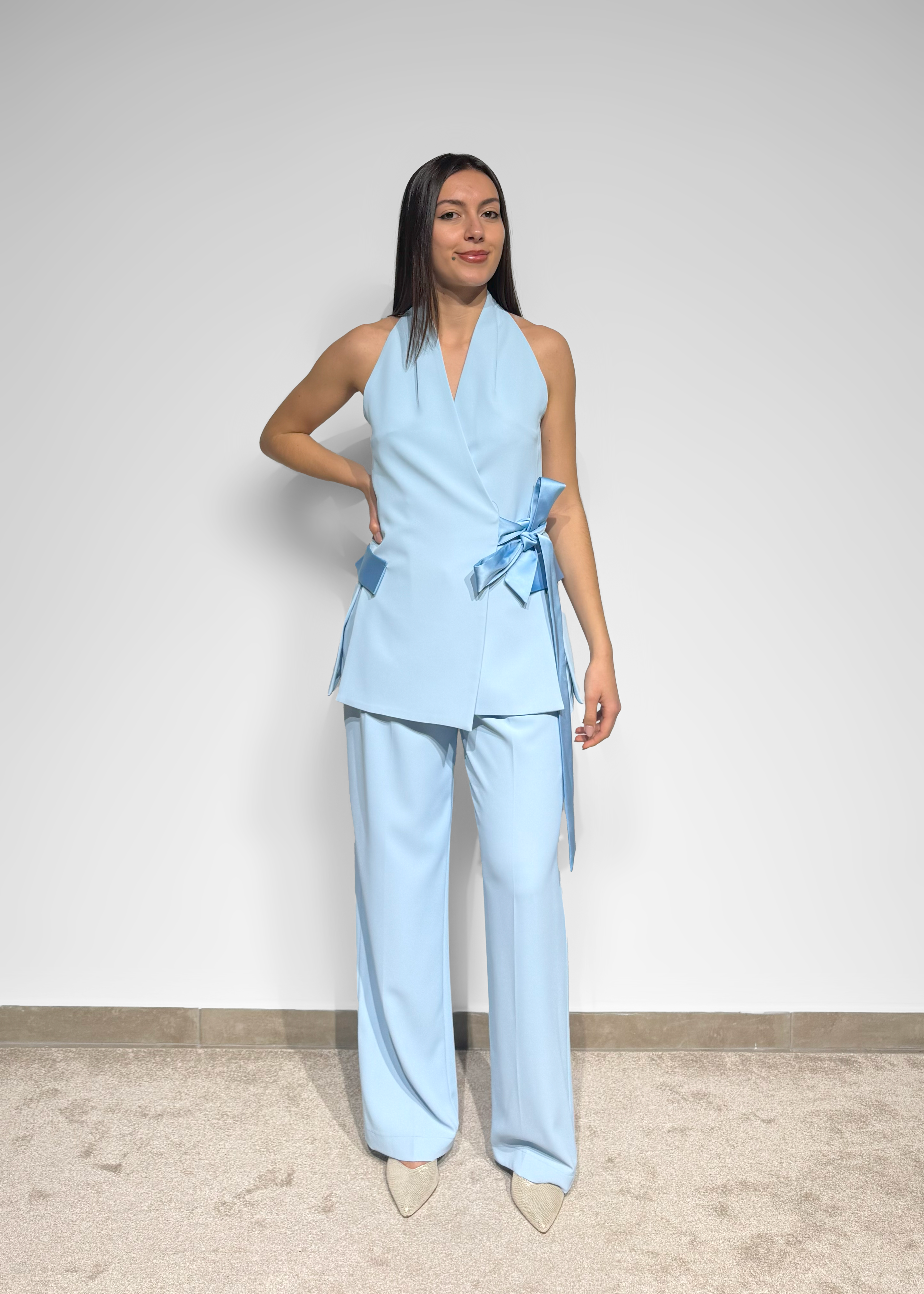 Calça pantalona com pregas e detalhe acetinado Imperial