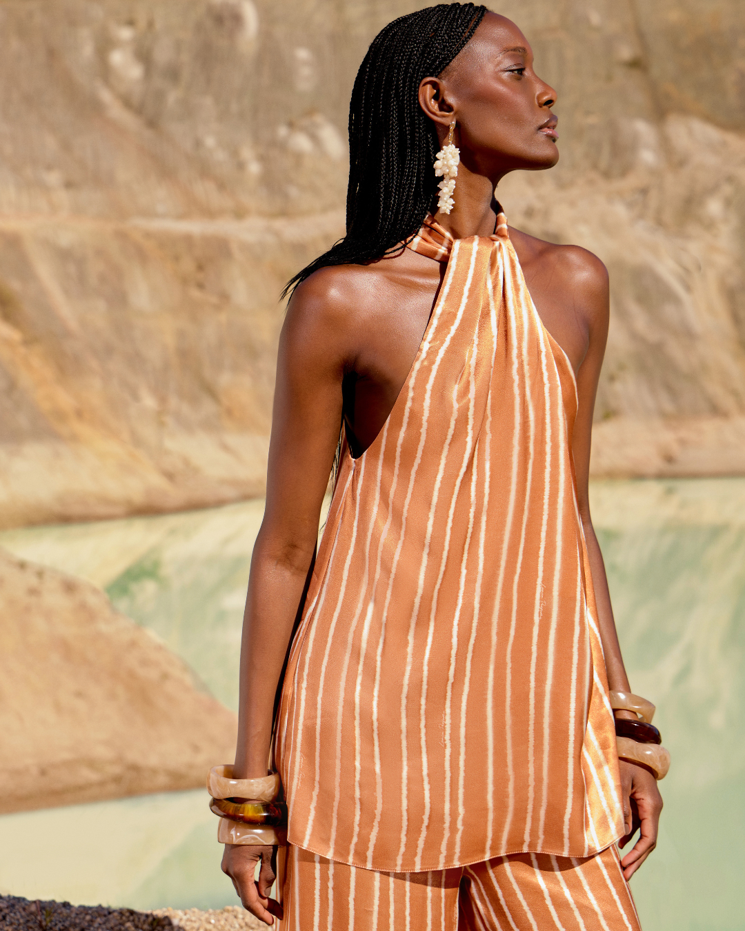 Sleeveless High-Neck Printed Longline Blouse Lança Perfume