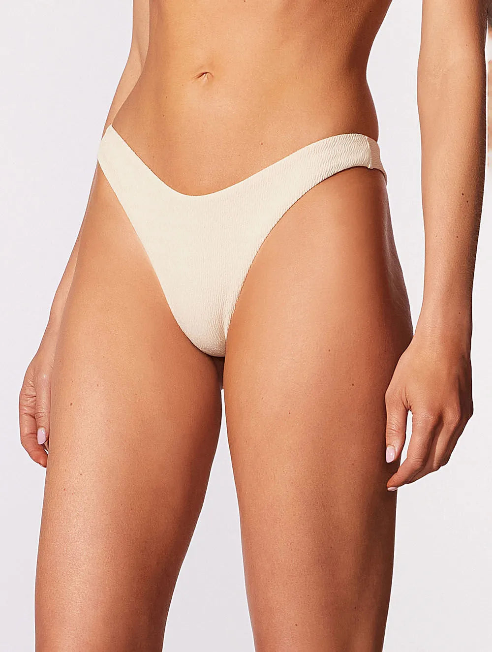 Oásis Solid Sand-Textured Bikini Bottom CIA. Marítima