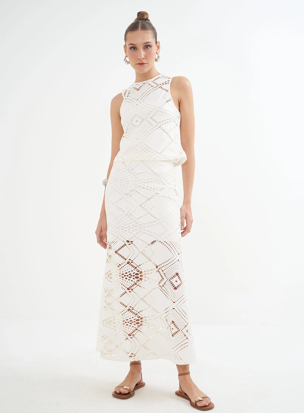 Top confortável estilo crochet Colcci