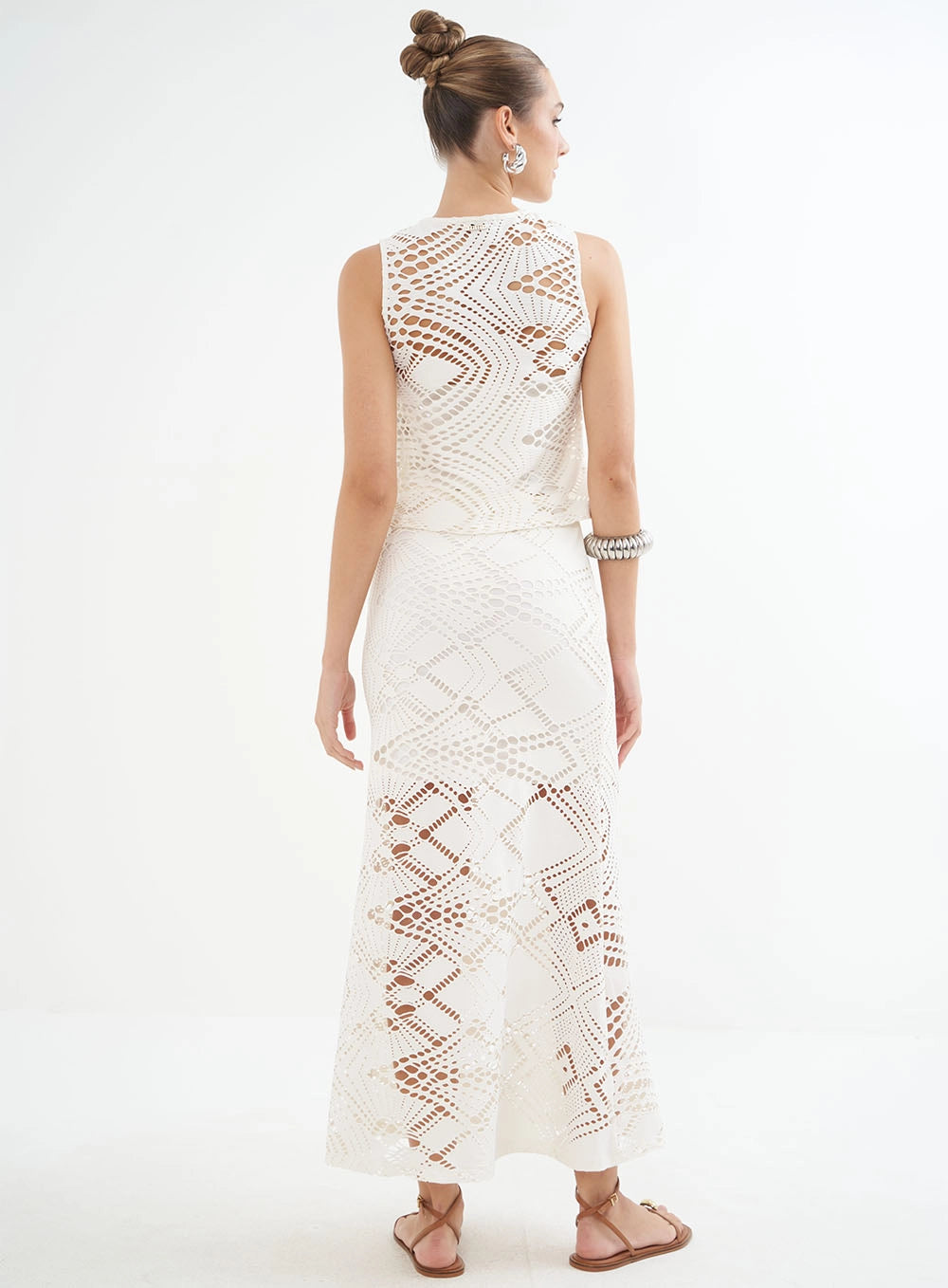 Top confortável estilo crochet Colcci