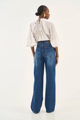 Jeans Juliette Perna Larga com Tachas Colcci