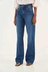 Jeans Juliette Perna Larga com Tachas Colcci