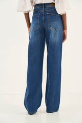 Jeans Juliette Perna Larga com Tachas Colcci