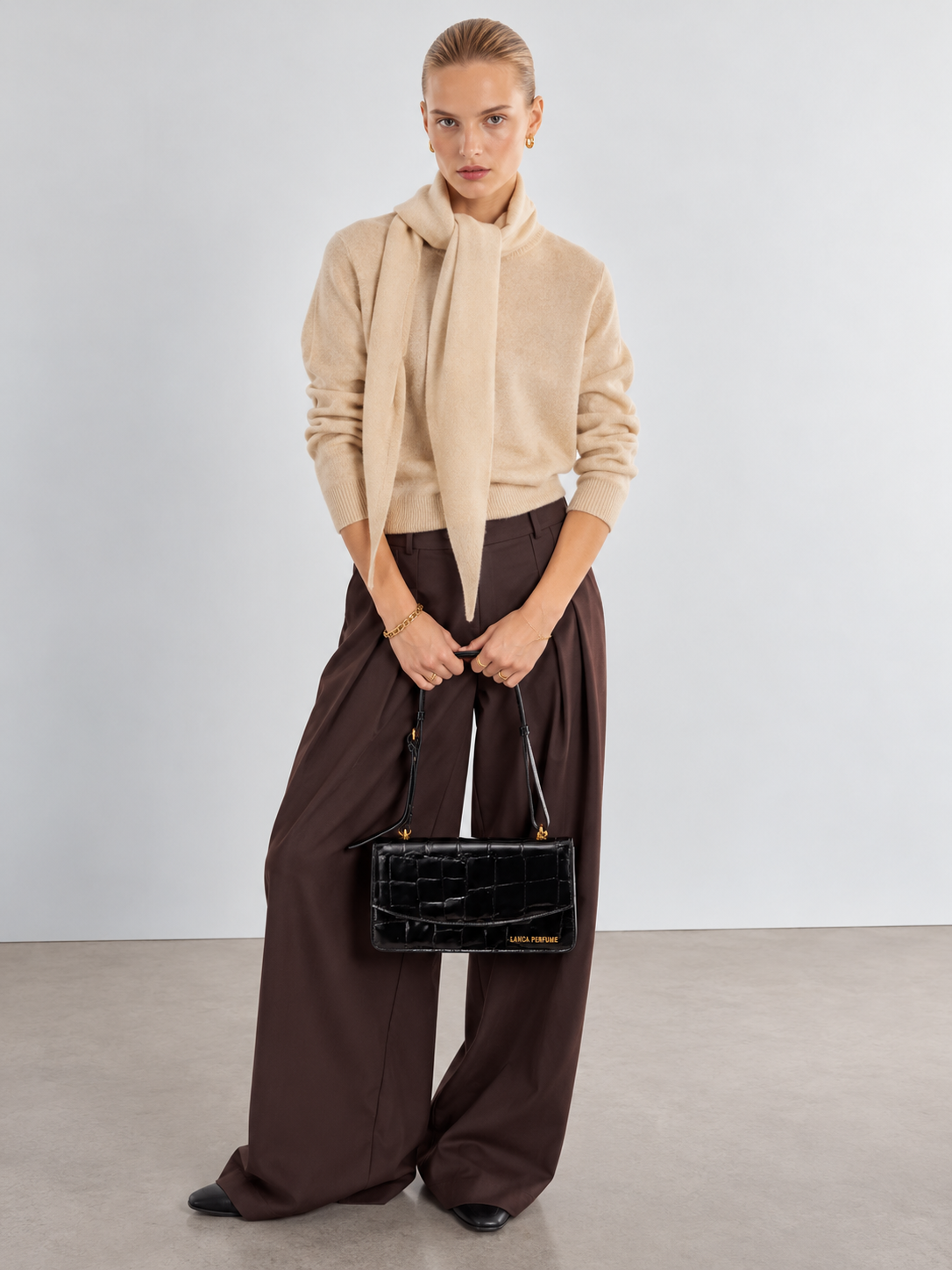 Black Croco Leather Shoulder Bag lança Perfume