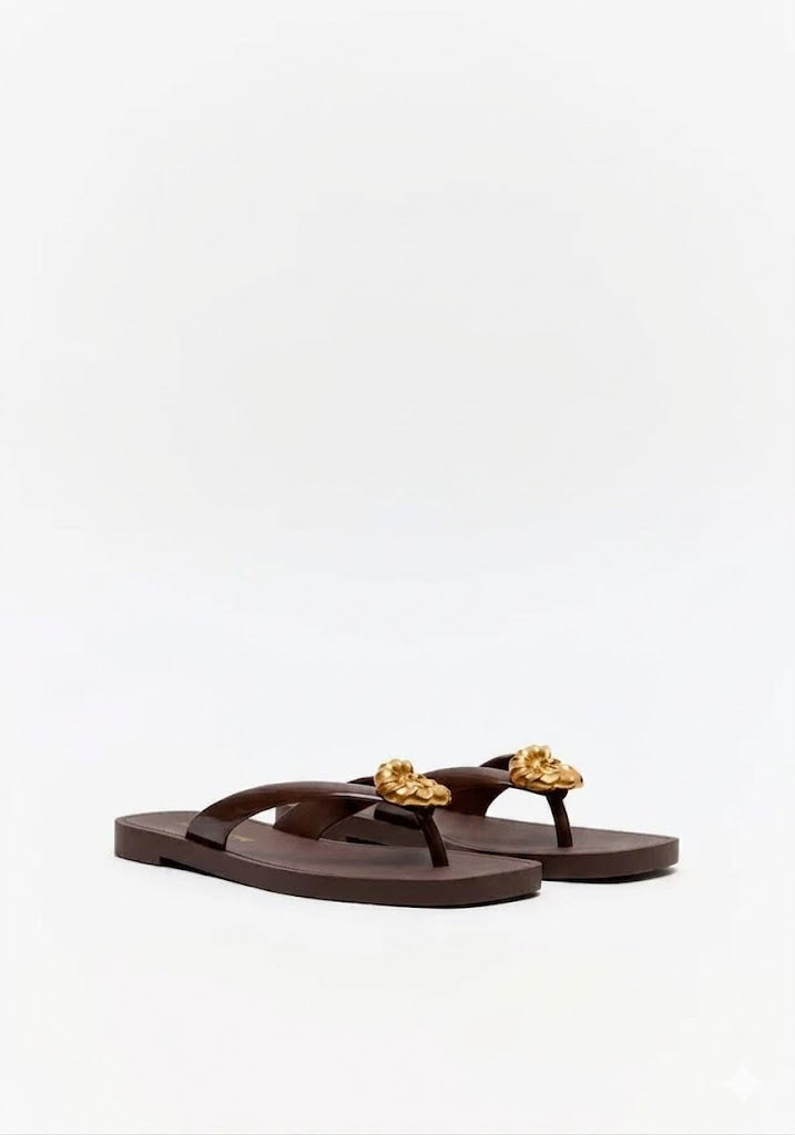 Seashell Hardware Flip-Flops Lança Perfume