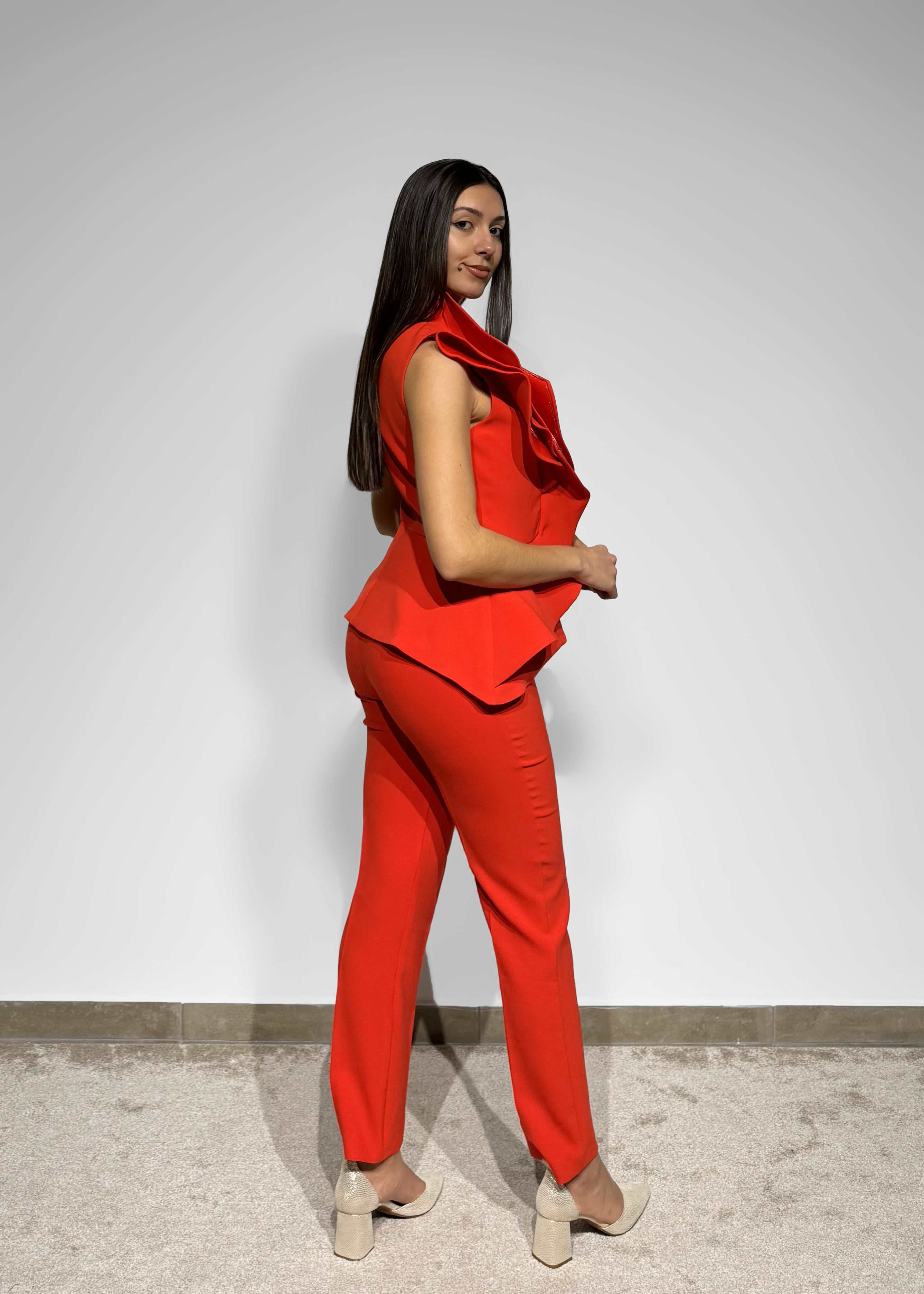 Conjunto com detalhe na blusa Carla Ruiz