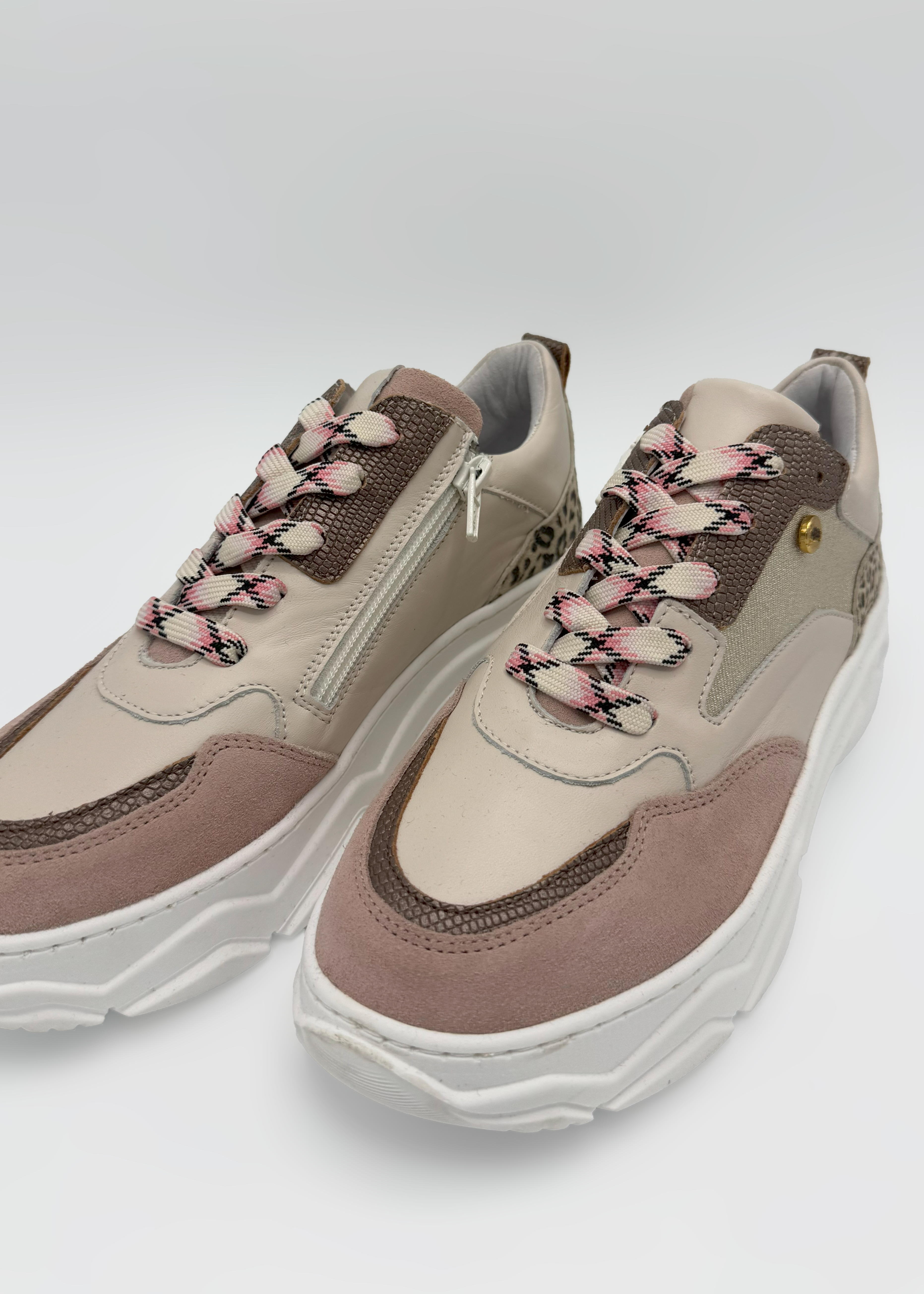 Minimalist Nude Sneakers Ruika