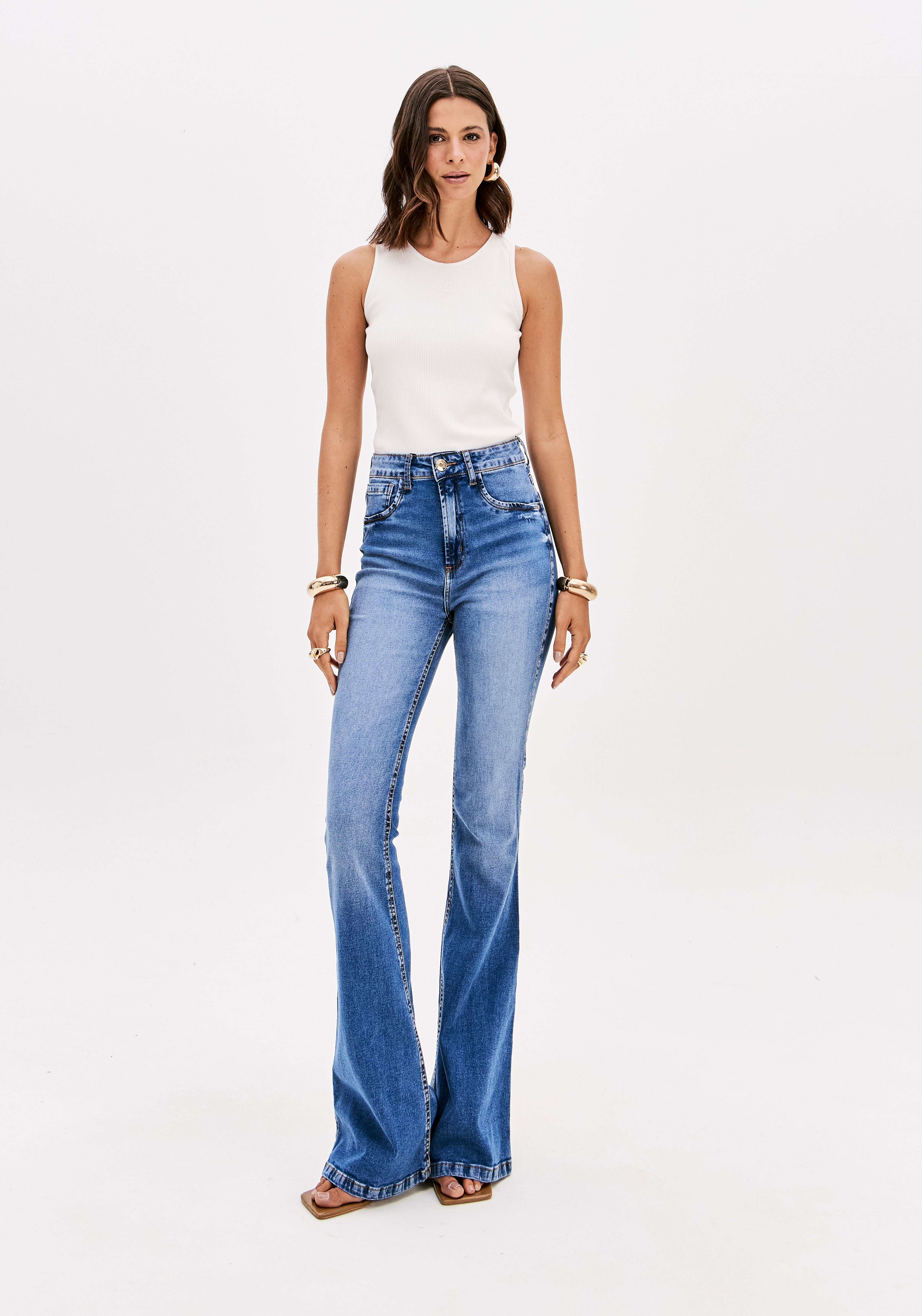 Super High-Rise Flare Jeans Lança Perfume