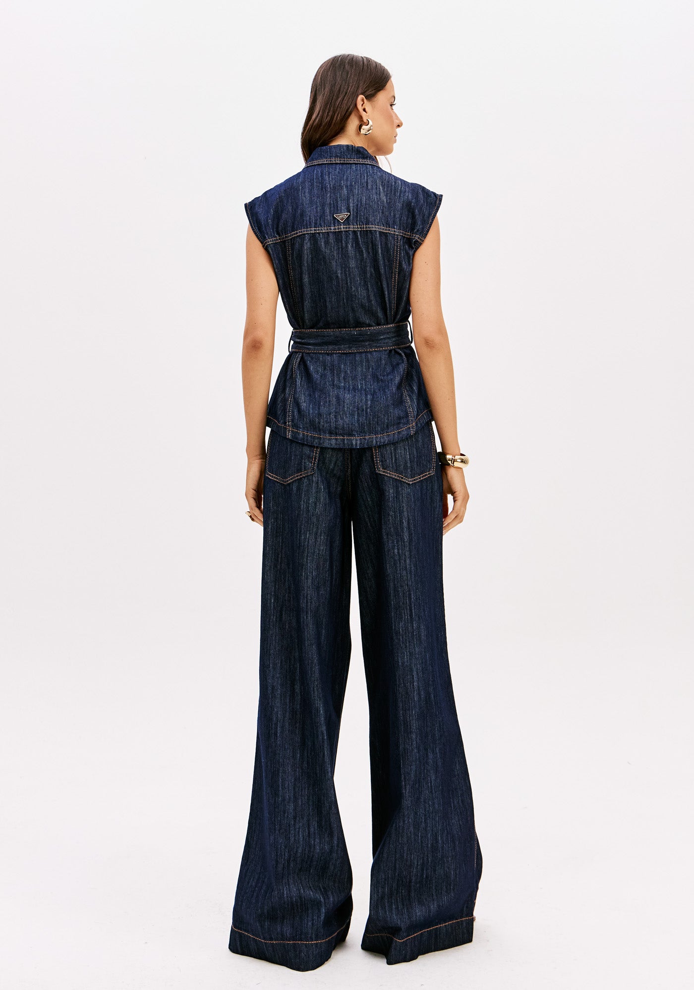 Super High-Rise Wide-Leg Jeans Lança Perfume