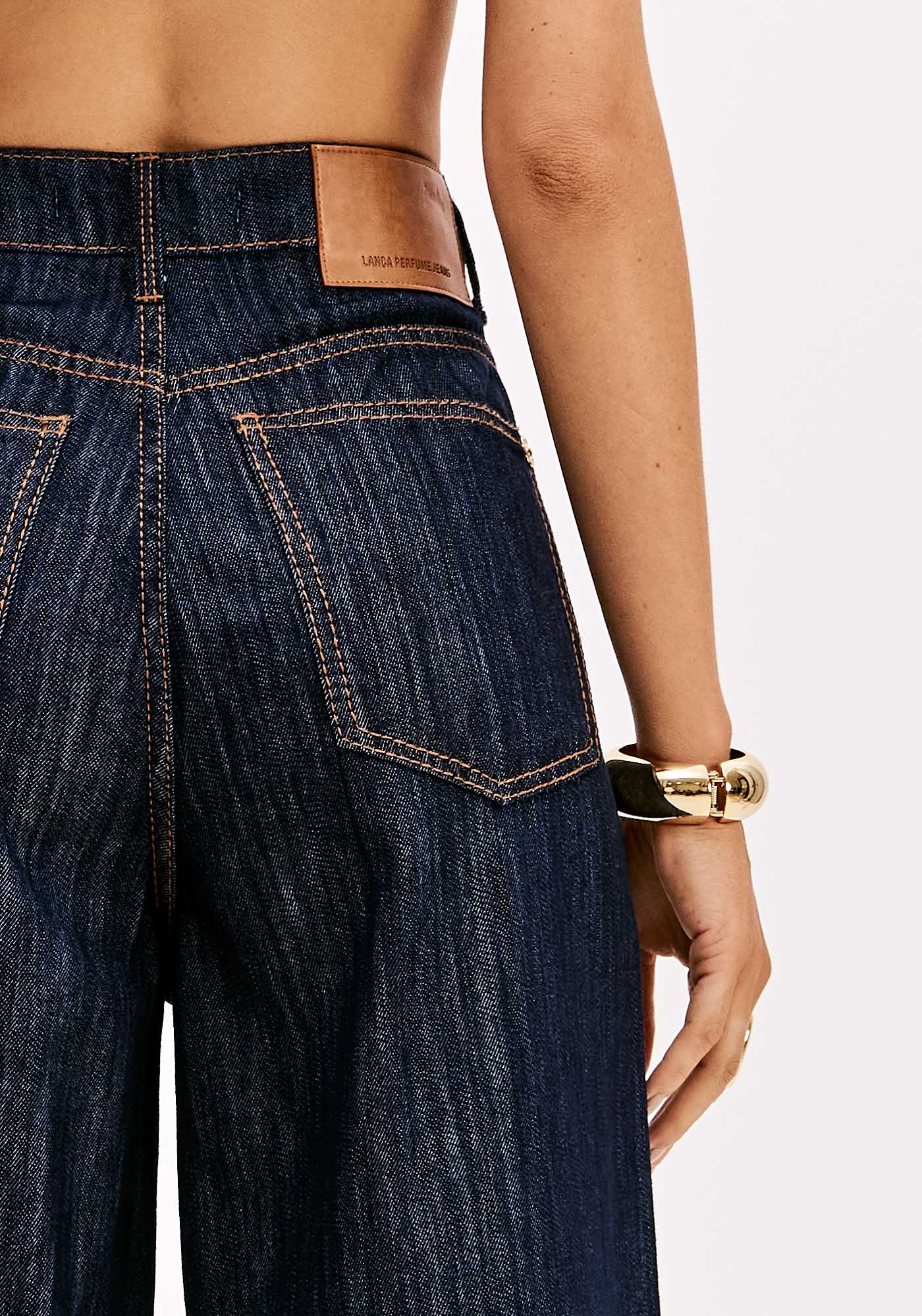 Super High-Rise Wide-Leg Jeans Lança Perfume