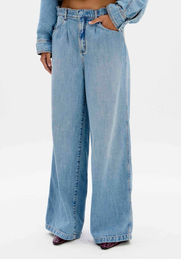 Relaxed Fit Mid-Rise Jeans Lança Perfume