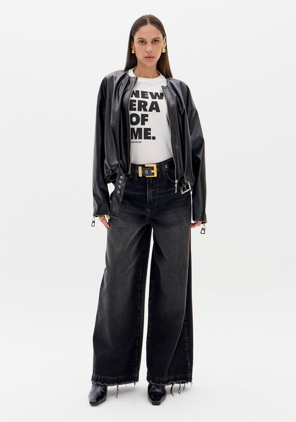 Black Mid-Rise Relaxed Jeans Lança Perfume