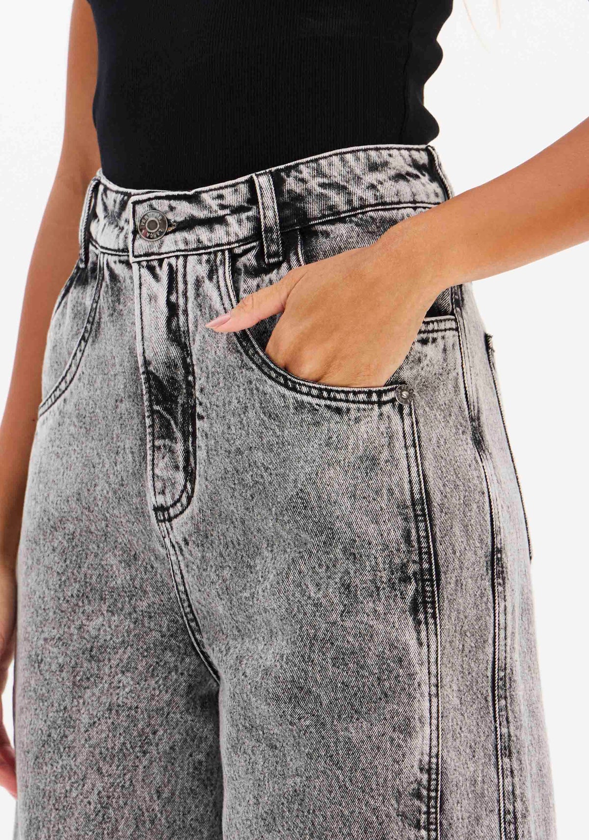 Super Baggy Mid-Rise Cotton Jeans Lança Perfume