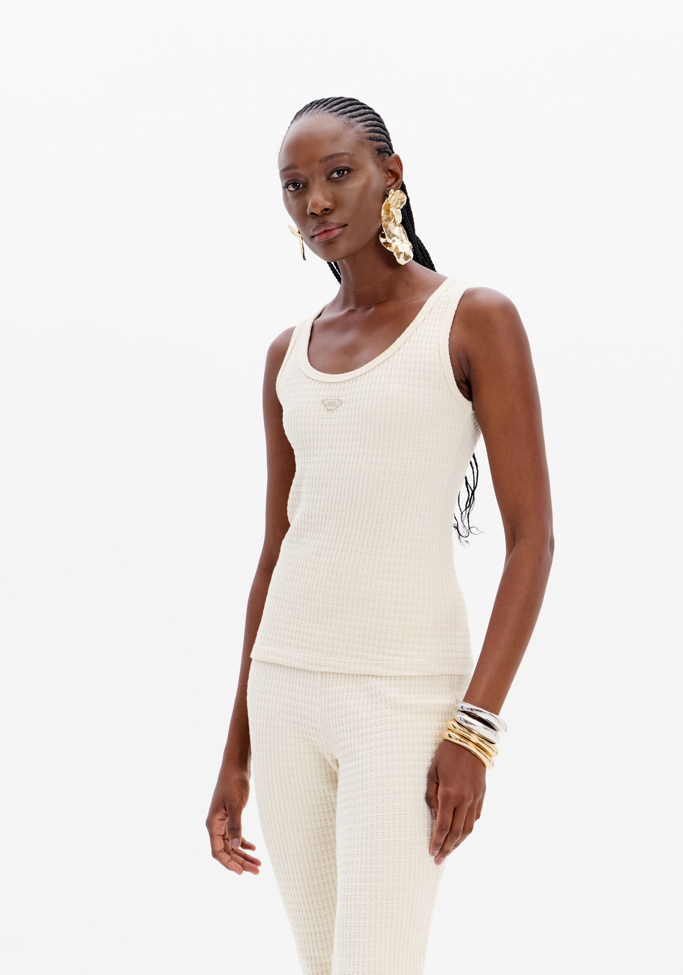 Basic Sleeveless Top with Front Appliqué Lança Perfume