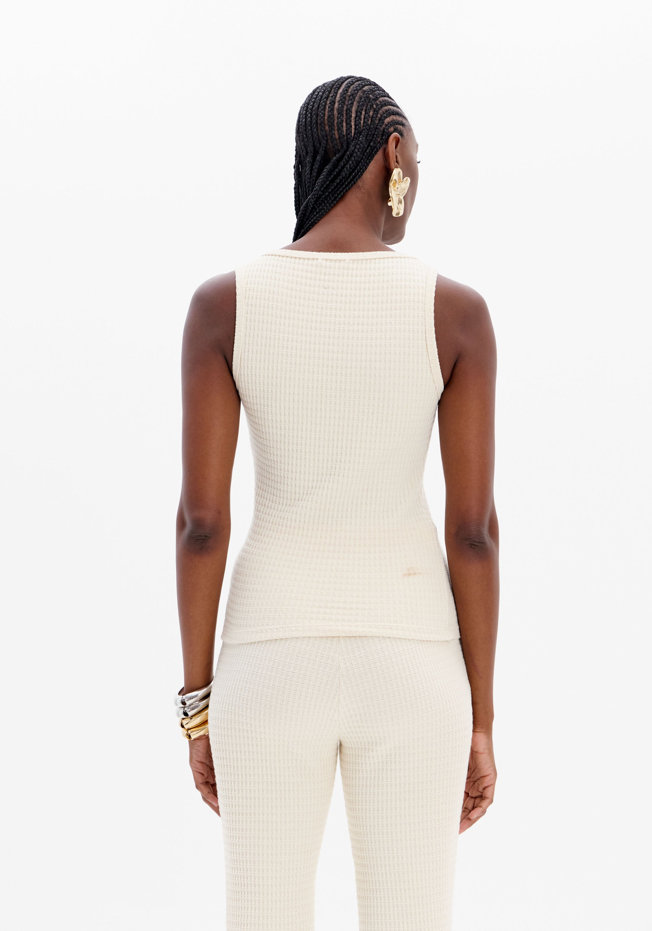 Basic Sleeveless Top with Front Appliqué Lança Perfume