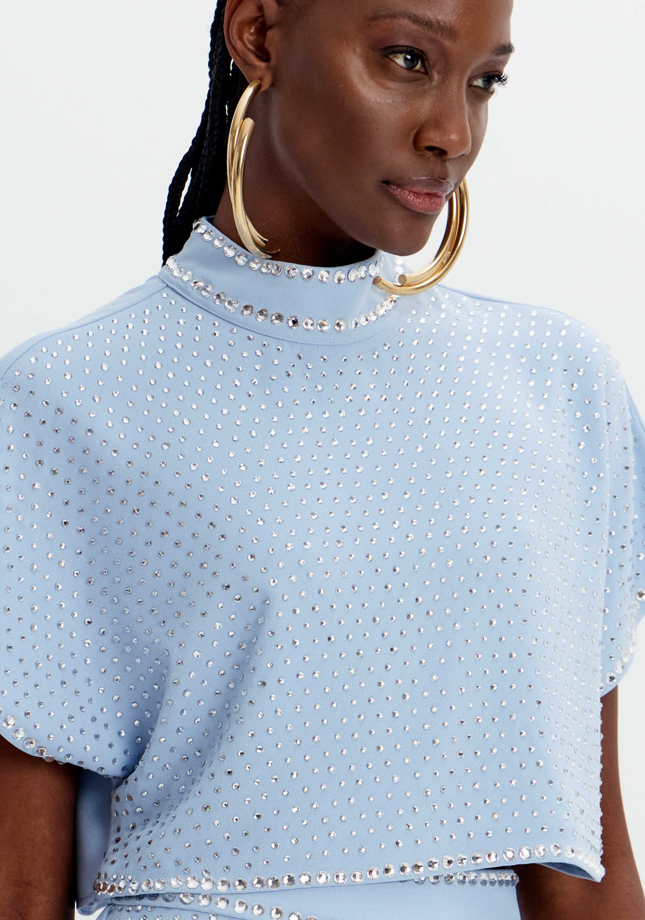 Short Sleeve Top with High Neck and Crystal Details Lança Perfume