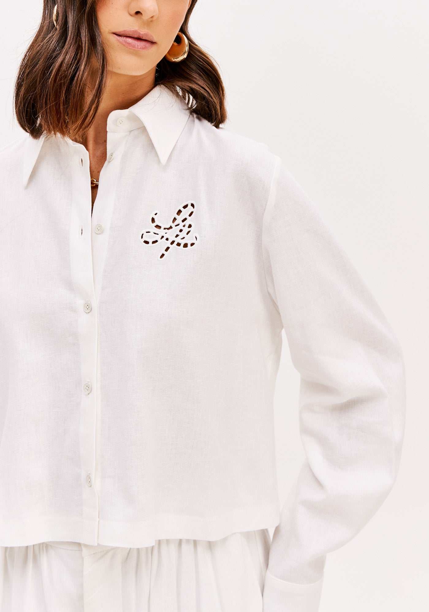 Camisa Cropped de Linho Bordado Lança Perfume
