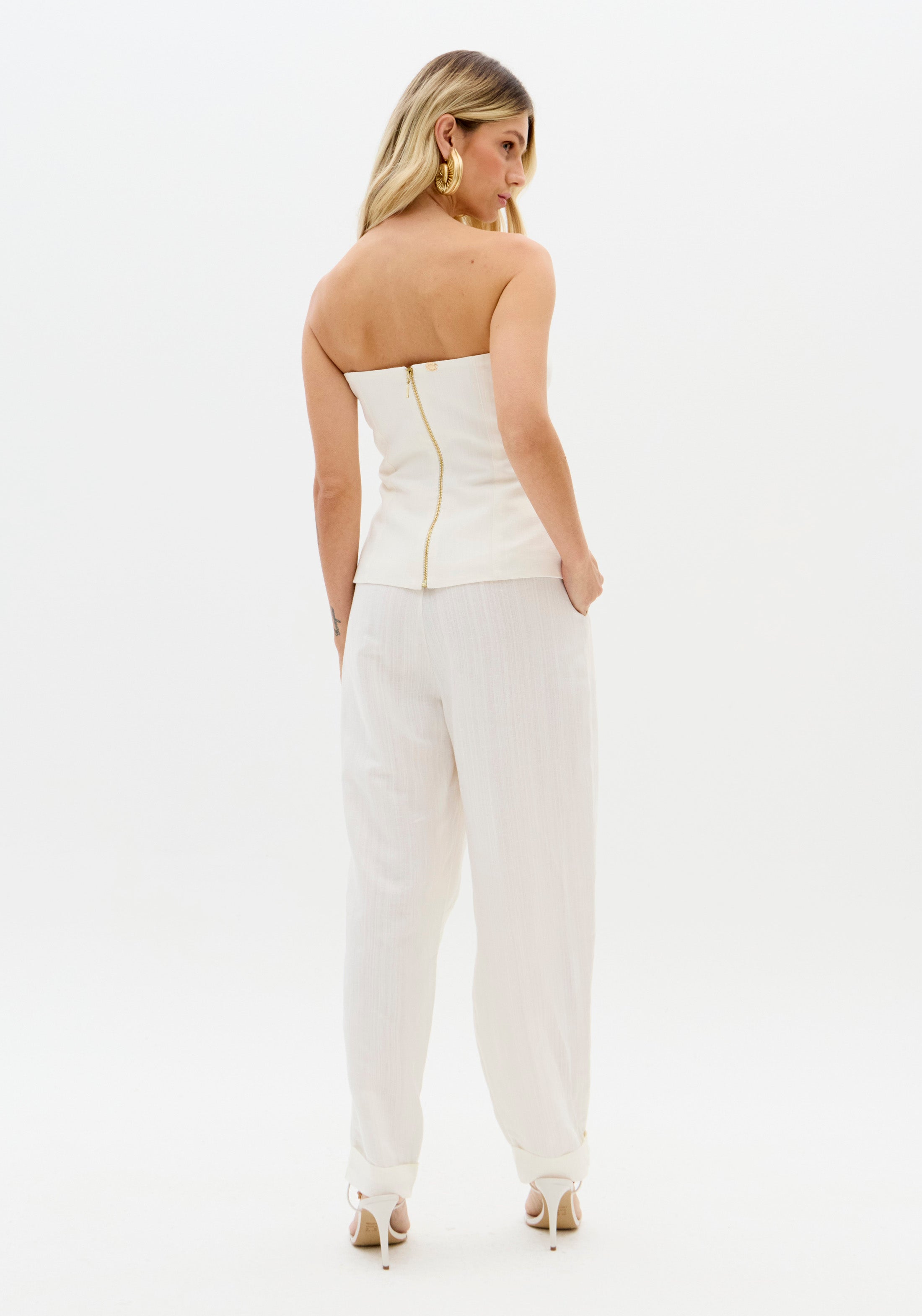 High-Rise Linen Carrot Trousers Lança perfume