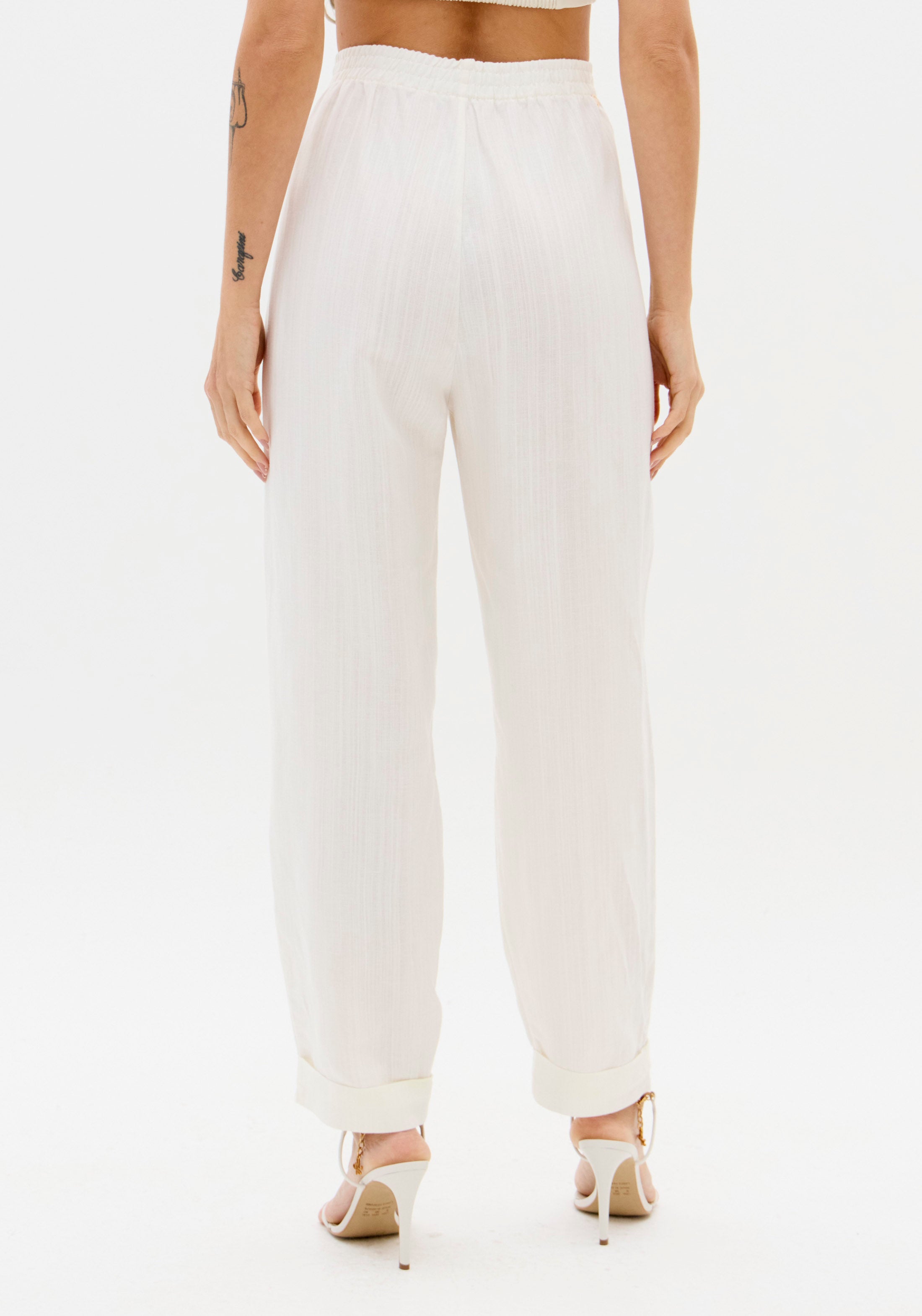 High-Rise Linen Carrot Trousers Lança perfume