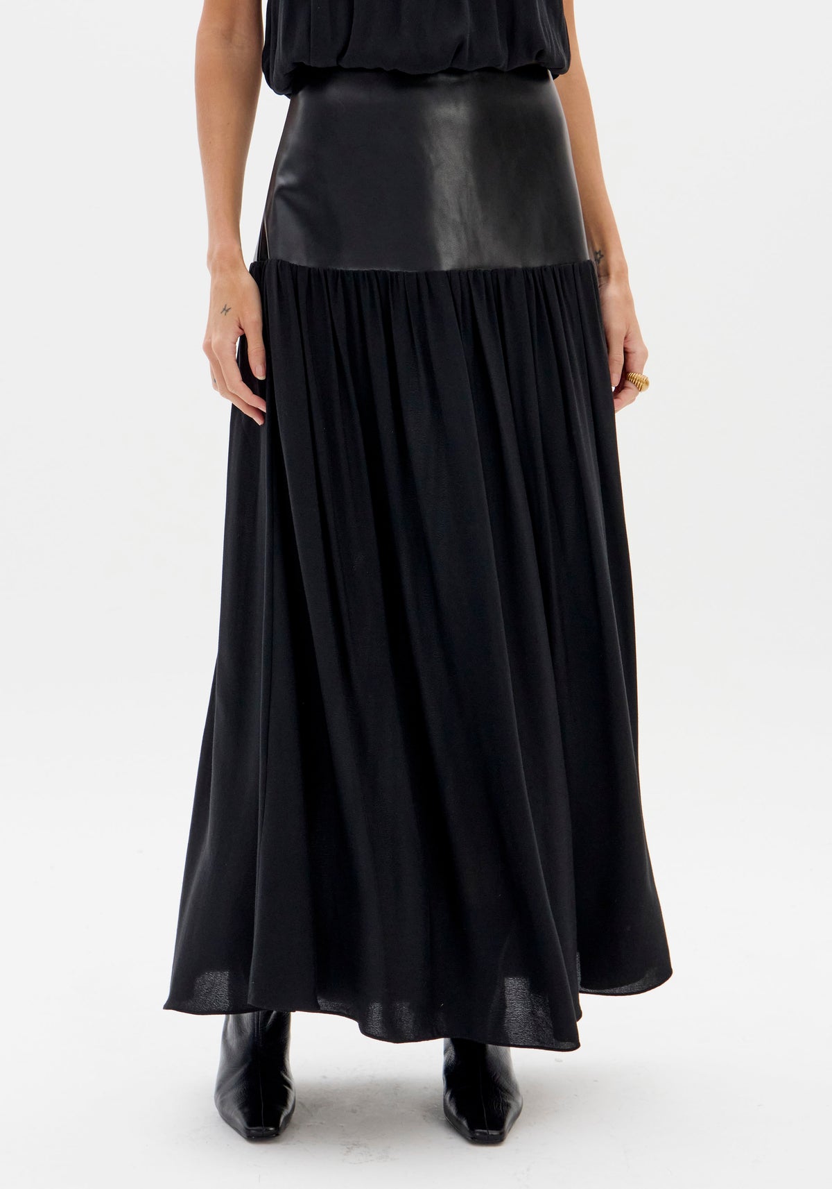 Black A-Line Maxi Skirt with PU Waistband Lança Perfume