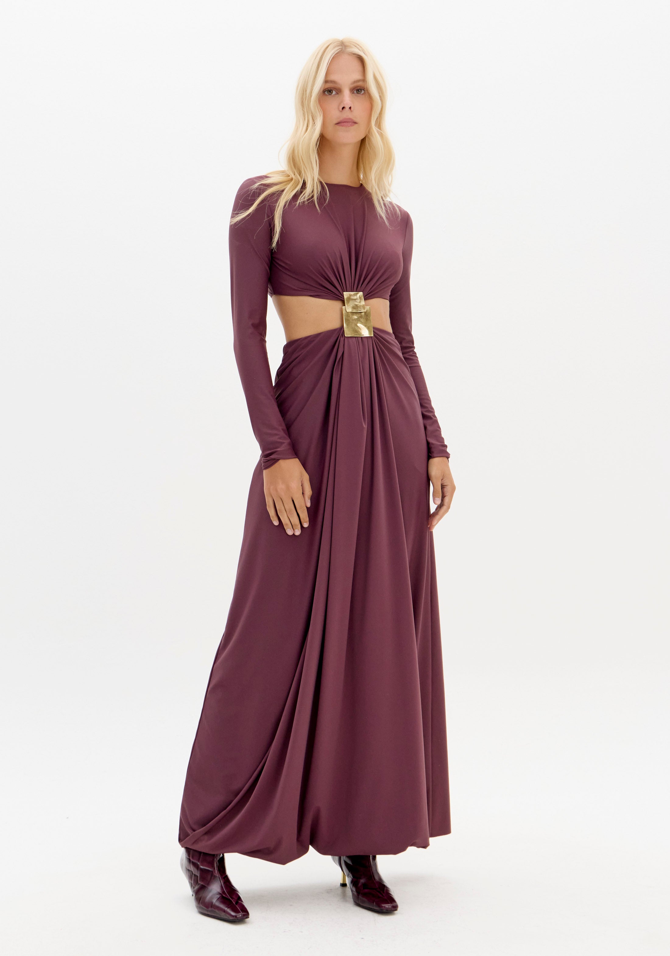 Vestido Comprido Recortes Ferragens Lança Perfume