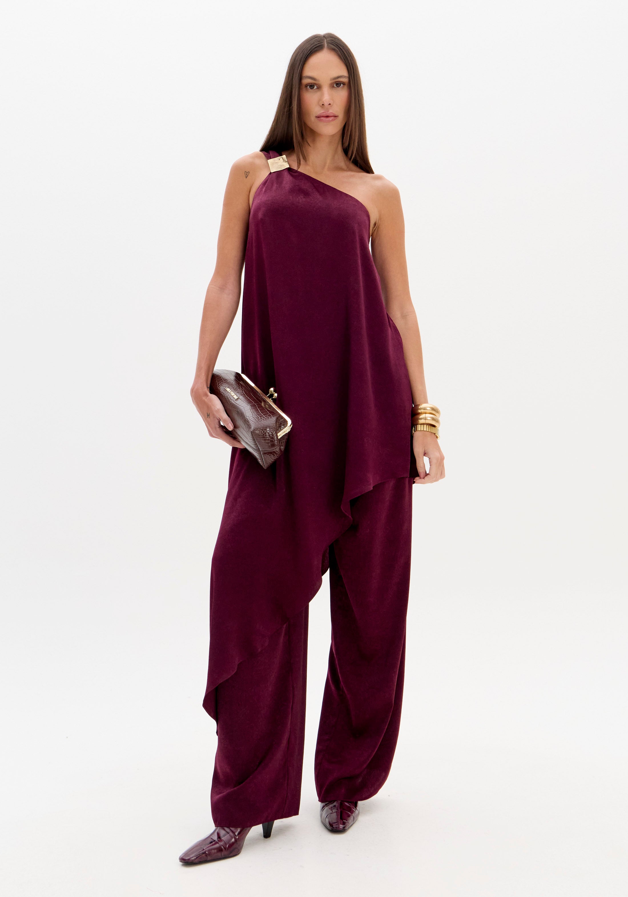 Vestido Mini de Cetim com um Ombro Assimétrico Lança Perfume