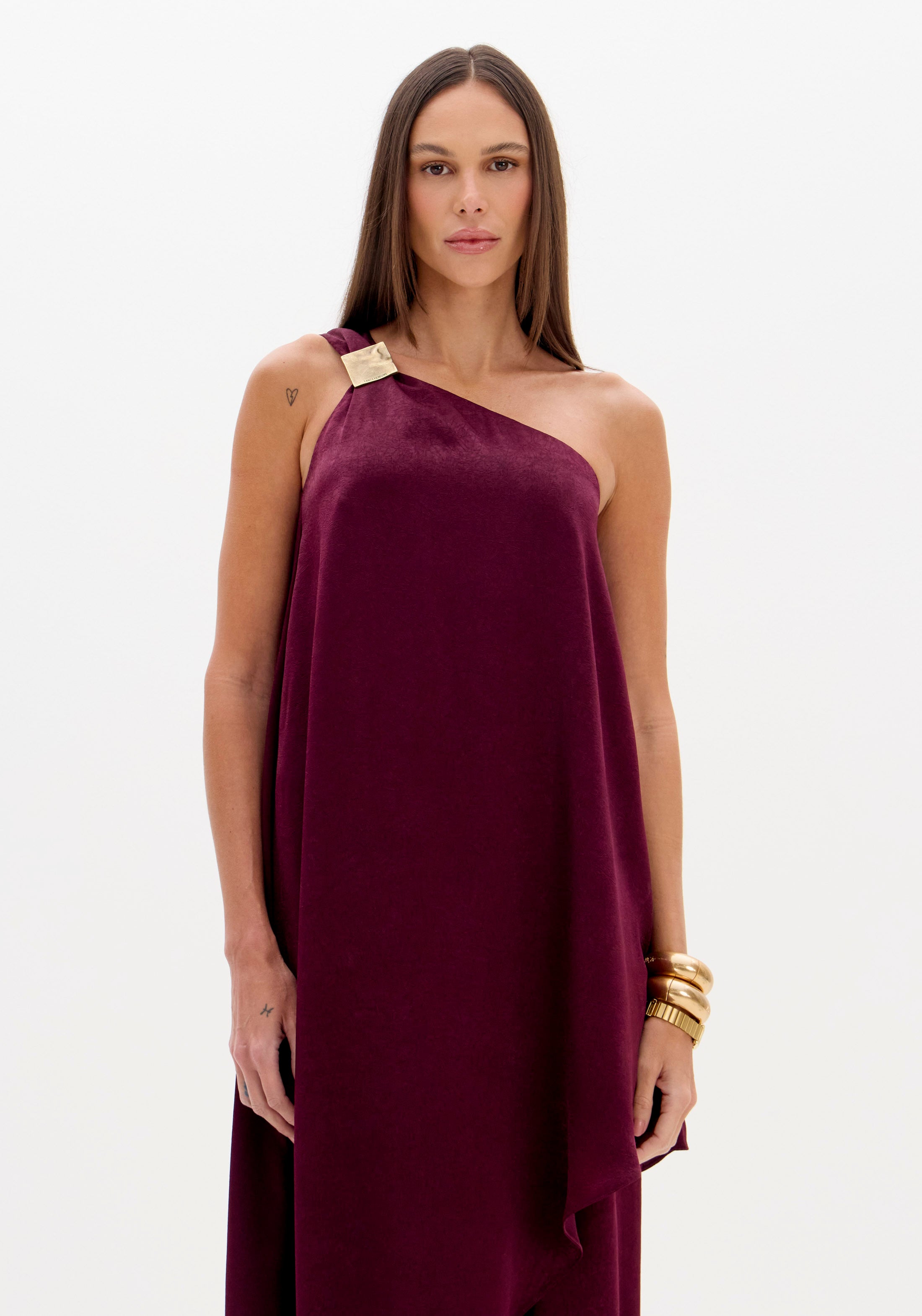 Vestido Mini de Cetim com um Ombro Assimétrico Lança Perfume