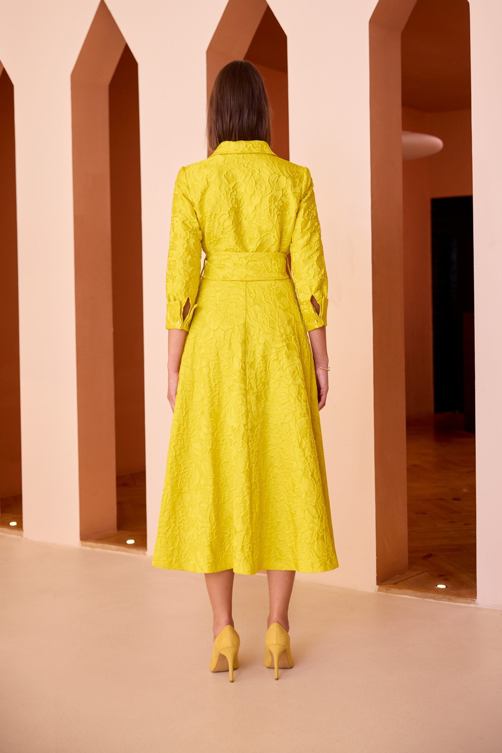 Vestido Midi de Jacquard Floral Texturizado Carla Ruiz