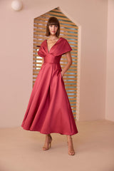 Vestido Carla Ruiz com Acabamento Acetinado e Alças Largas