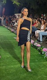 One-Shoulder Short Dress with Side Cut-Out and Sparkling Chain Detail Lança Perfume
