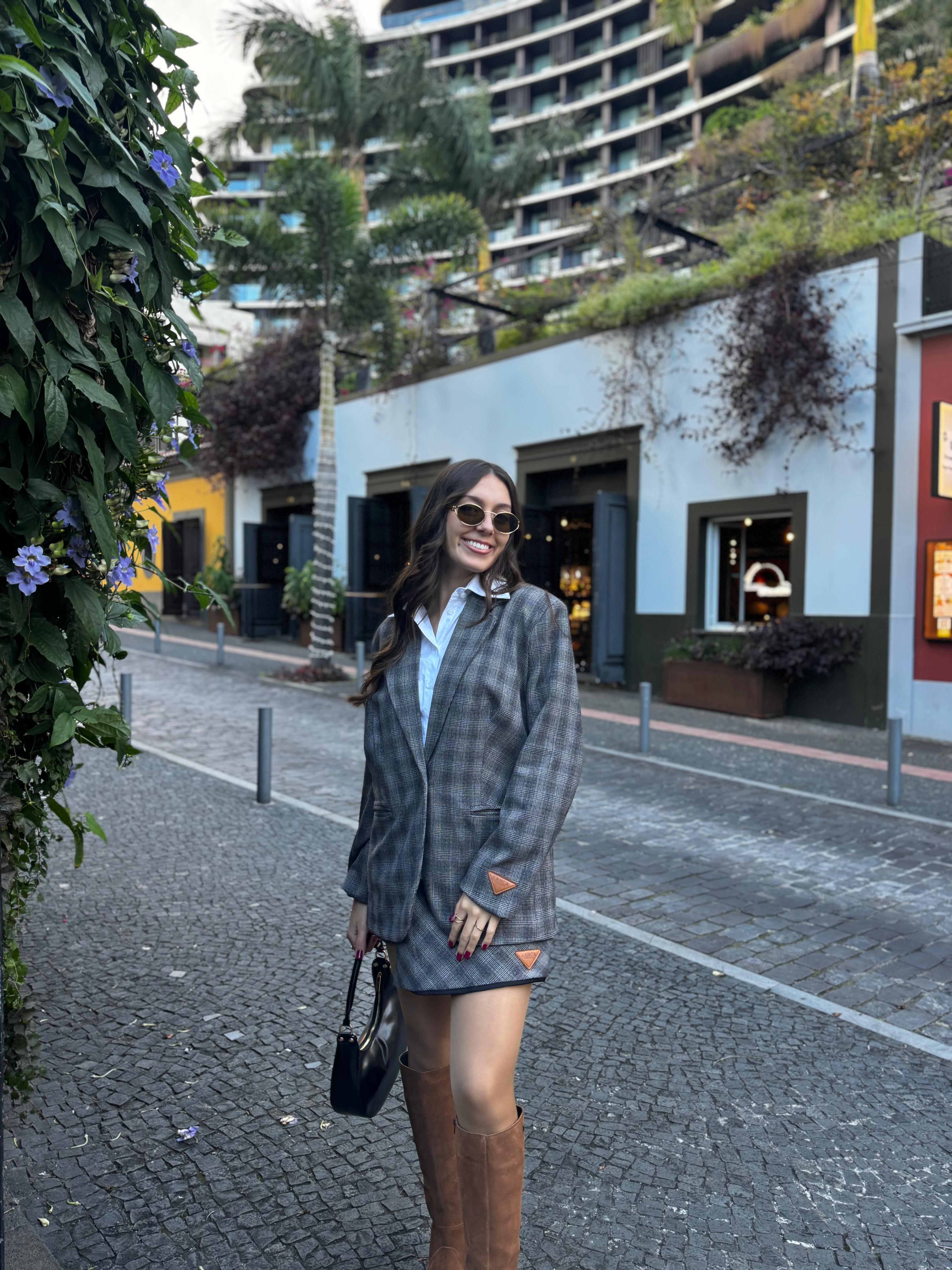 Grey 2-in-1 Double-Breasted Check Blazer with Attached Shirt Lança Perfume