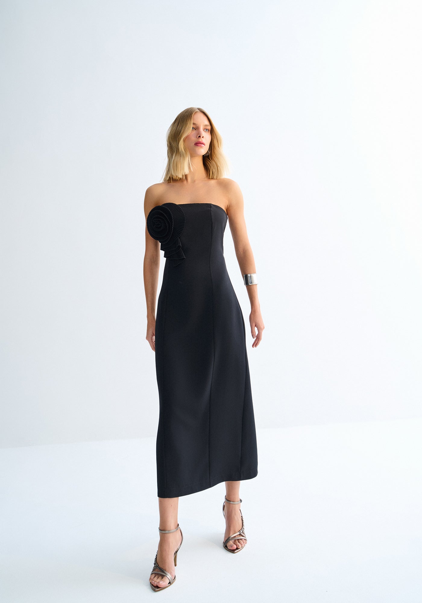 Vestido Alfaiataria Sem Alças com Flor Lez a Lez