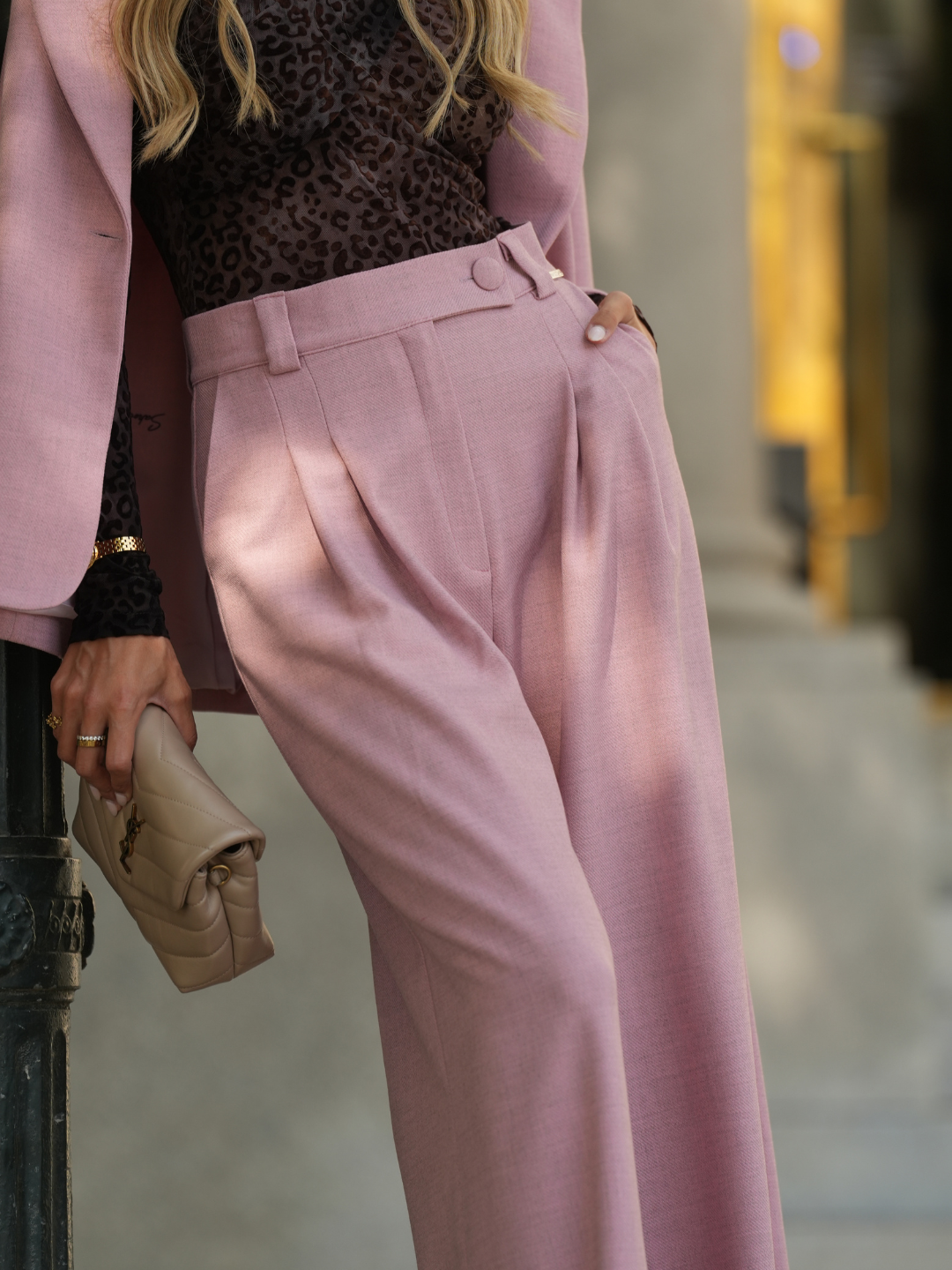 Calças de alfaiataria com pregas e pernas largas Sahoco