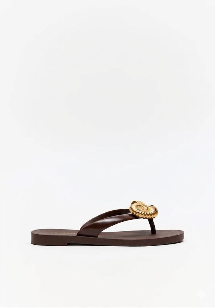 Seashell Hardware Flip-Flops Lança Perfume