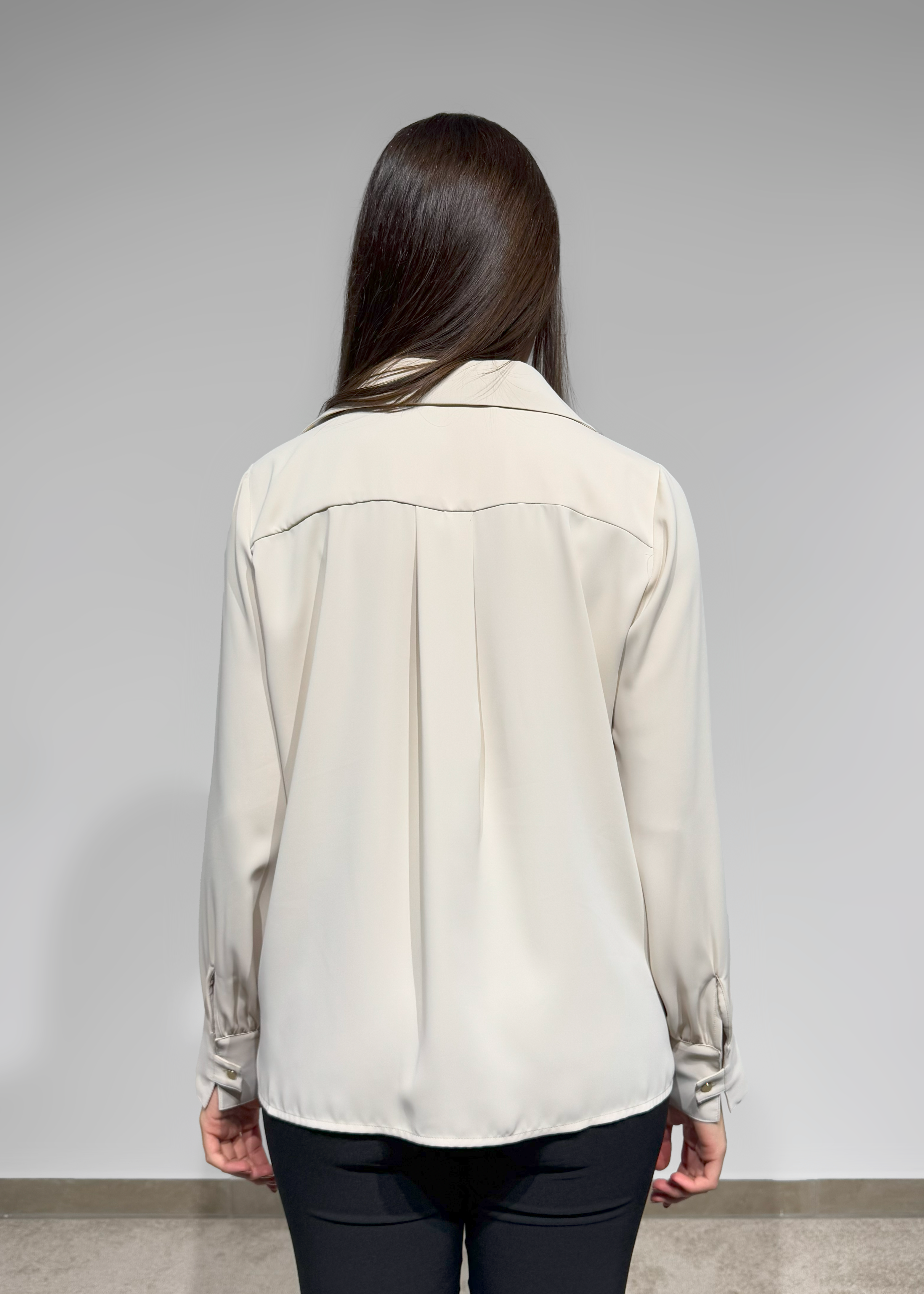 Blusa com detalhe de presilha na manga Ferrache