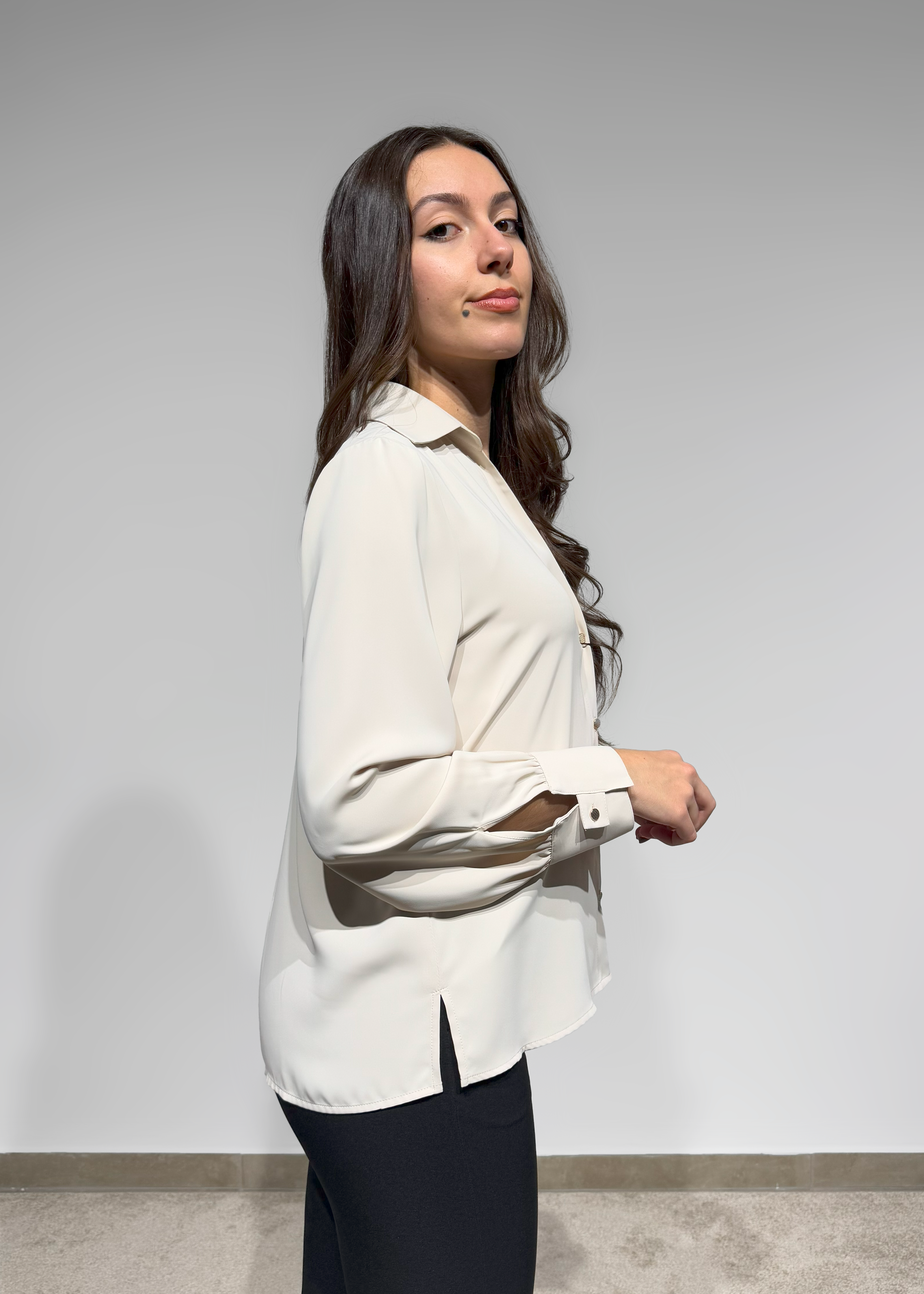 Blusa com detalhe de presilha na manga Ferrache