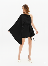 Vestido Curto de Uma Manga com Manga Larga e Amarração na Cintura Lança Perfume
