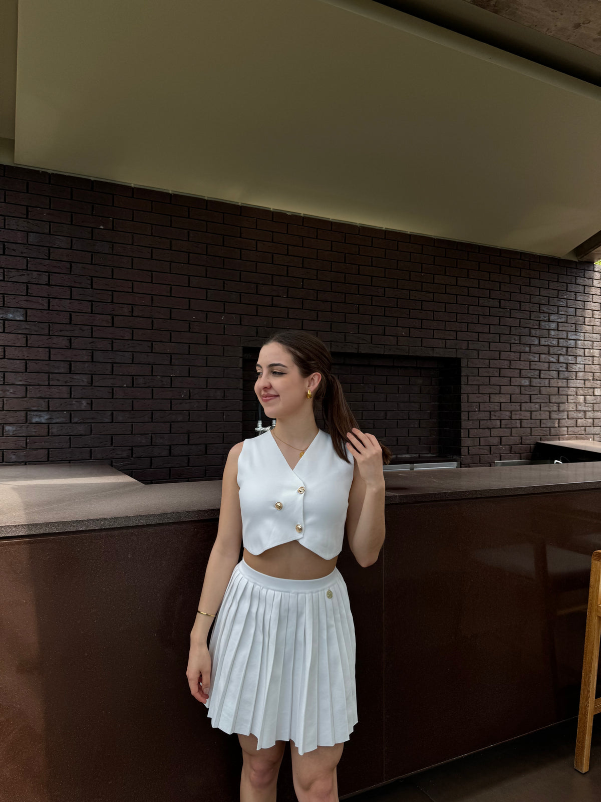 Top cropped com decote em V feito à medida Sahoco