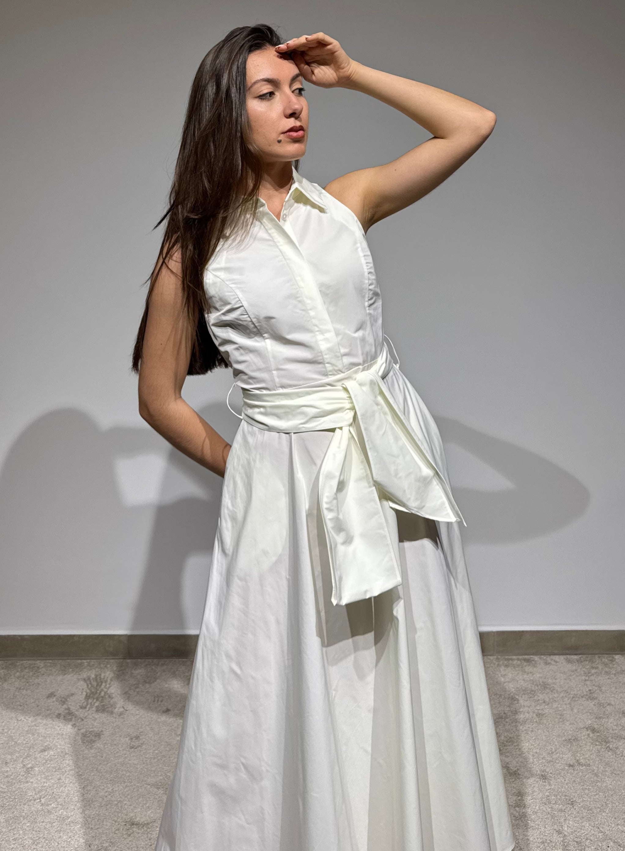 Vestido com cinto na cintura Arggido