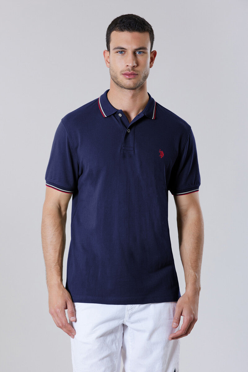 Polo com detalhe na gola U.S. Polo